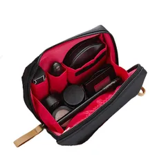 化粧ポーチ レディース メイクポーチ 収納 バッグ おしゃれ 軽量 コンパクト 化粧品 洗面用具 化粧道具 小物類の収納用 出張 旅行用 (ブラック in レッド)