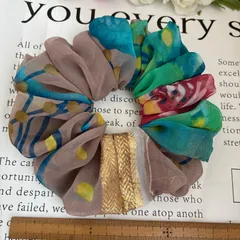 ハンドメイドシュシュ☆グレージュ、グリーンピンク花柄