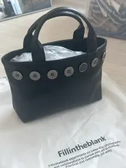 Fillintheblank ボタン装飾 ブラック トートバッグ