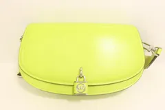 【中古】 Michael Kors レディースショルダーバッグ -- Mila Leather Messenger Bag  Michael Kors -- 黄緑 イエローグリーン ロゴ