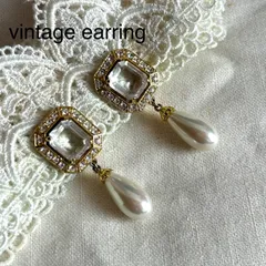 A04007ヴィンテージ 大粒スクエアビジューにドロップパールのゆらゆらイヤリング