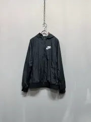 ナイキ ウィンドブレーカー