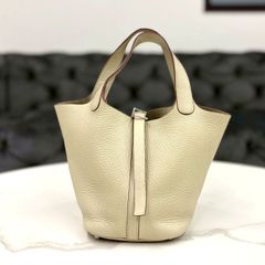 ディオール　カロ　スモール　白　ハートカナージュ　ショルダーバッグ　2021年 ディオール カロ スモール 白 ハートカナージュ ショルダーバッグ 2021