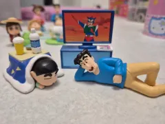 新モデル クレヨンしんちゃん フィギュア セット