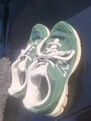 285ニューバランス 2002R グリーン スニーカー 完全中古 クリーニング状態