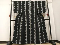 平和屋着物●松田聖子　SEIKOMATSUDA　小紋　花間道　黒地　正絹　逸品　AABG9048ph