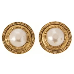 CHANEL シャネル フェイクパール イヤリング 25 GP  ゴールド（ゴールドメッキ） イヤリング レディースバッグ　 ハイブランド【中古】【送料無料】