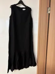 ナンシーレラ ブラック アシンメトリー ONE PIECE ノースリーブ リゾート 旅行 Look