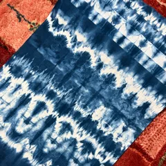 s293 【sato】 藍染 イカット柄風 個性派 クールな タイダイ柄染め 濃い 手染めの 手ぬぐい 日本手拭い 手染め生地 綿100% 有松鳴海絞り と同技法 ハンドメイド スカーフ 首巻き ヘアターバン 半襟 半衿 三角巾 バンダナ アジアン エスニック