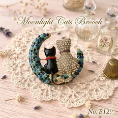【B129】【優美な輝き】三日月と寄り添う二匹の猫ブローチ 黒猫 白猫 ラインストーン アンティーク調