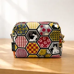 猫が六角形に詰め込まれた結果うっかり収納力も生まれたポーチ＊ハンドメイド