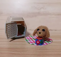 羊毛フェルトの小さな々ダックスフンド　キャリー・餌・下敷き付き