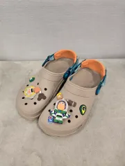 クロックス サンダル ベージュ色 バズ・ライトイヤー ジビッツ 含む 260