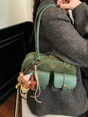 バッグ レディース ショルダーバッグ フェイクレザー 無地 レトロ マルチポケット 大容量 レディースショルダーバッグ、アクセサリーチャーム付き(アクセサリーチャームはロットによって若干異なる場合があります)