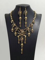 Women's Jewelry Set: 1 Punk Retro Skull Necklace & 2 Earrings, Bold Jewelry Set for Halloween Parties (Women's)