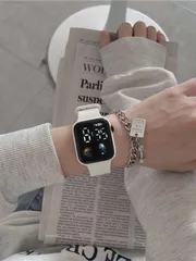 腕時計 レディース セット 1個 正方形の電子腕時計、生徒の学校復帰へのギフトとしてブレスレット1個付き