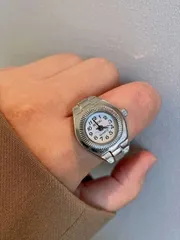 腕時計 レディース クォーツ 1個 アラビア数字文字盤の リング型 クォーツ 腕時計、スタイル、学生への進学祝いにも最適な レディース腕時計