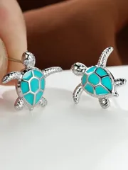 ジュエリー レディース イヤーアクセサリー    繊細で可愛らしい緑のオパールのカメのスタッドピアス、シンプルな風シルバーアニマルピアス、母の日のプレゼントにも最適