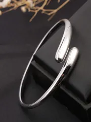 ジュエリー レディース ブレスレット 18Kゴールドメッキ ステンレススチール 誇張されたシンプルなティアドロップバングルブレスレット 1個、エレガントでファッショナブルなアクセサリー、女性の日常着に適し、彼女や親