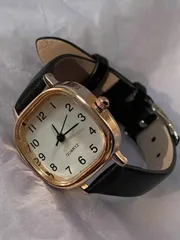 腕時計 レディース クォーツ 1個 レディース PUレザーバンド ラウンドダイヤル ビンテージ英国スタイル ニッチ高級クォーツ腕時計、休暇、パーティー、結婚式、入学、クリスマス、感謝祭、ハロウィン、イースターなどの