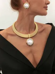 ジュエリー レディース セット 2個セット ヴィンテージネックレス&ピアス、幾何学模様 ハンマー加工 ホワイトアクリルパール ペンダントネックレス&ピアス、エレガントラグジュアリージュエリーセット 女性用、パーティ