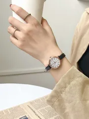 腕時計 レディース クォーツ 1個 ミニマルなファッション ローマ数字ダイアル小さな文字盤 レザーバンド クォーツ 腕時計、デイリー使用、誕生日、記念日、ハロウィン、その他のホリデーギフトに最適