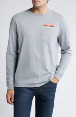 【送料無料】 ヴァインヤードヴァインズ メンズ Tシャツ トップス Adirondack Sunset Long Sleeve Cotton Graphic Pocket TShirt Ultimate Gray