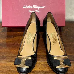 サルヴァトーレフェラガモ　Salvatore Ferragamo   ヴァラ（Vara） リボンパンプス