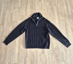 黒色 ハーフジップ ニット