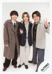 【中古】生写真(STARTO) SixTONES/京本大我・松村北斗・森本慎太郎/全身/「YOUNG OLD」グッズオフショット/公式生写真