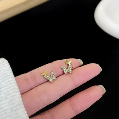 ダブルバタフライ 蝶モチーフ ゴールド ピアス 両耳用 ラインストーン キラキラ シンプル きれいめ 上品 大人かわいい フェミニン 韓国アクセ レディース