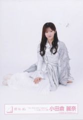 櫻坂46 小田倉麗奈 生写真 5thTOUR2025 シルバー衣装 座り - メルカリ