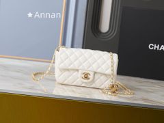 Chanel ホワイト キルティングショルダーバッグ - メルカリ