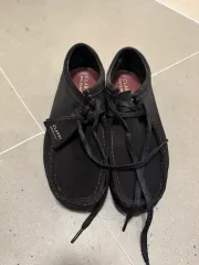 クラークス ワラビー ブラック us9