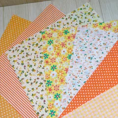 はぎれセット 24×24cm 7枚セットオレンジ系  黄色   カットクロス ハンドメイド パッチワーク 小物作り 花柄 ドット柄 チェック柄 ストラップ柄 綿100