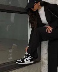 ナイキ エア ジョーダン1 ミッド GS ブラック ホワイト