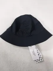 Calvin Klein ブラック CK ロゴ バケットハット