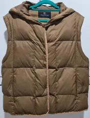 モノクローム フード ダウンベスト (ブラウン)