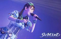 [중고]생사진(여성) 우에사카 스미레/가로형·라이브 포토·트레카 사이즈/[SUMIRE UESAKA LIVE 2023 TALES OF SUMIPE]Blu-ray 발매 기념 래플 복권 F상 체키 사이즈 브로마이드 K