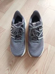 ニューバランス ランニングシューズ スニーカー 245