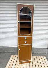 昭和レトロ スリムキャビネット ガラス扉 飾り棚 収納家具 ヴィンテージ 水屋 アーチ窓