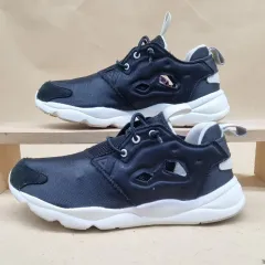 リーボック フューリー ライト レディーススニーカー 23.5センチ