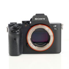 値下げ中】SONY a7sii本体 + バッテリー5個 - メルカリ
