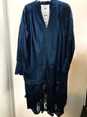 フェリシモ　MEDE19F 〈MADE IN INDIA COLLECTION〉 エンブロイダリーコットンワンピース　ネイビー　M〜L