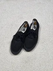 ヴァンズ アセンティック トリプル ブラック スニーカー | 00224