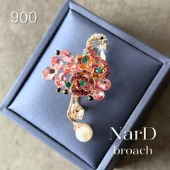 贅沢なビジューが彩るフラミンゴのブローチ　フラミンゴ 鳥 動物 モチーフ アニマル 新品未使用 コサージュ 発表会 お洒落 カジュアル 普段使い デイリー使い 大人 モチーフ ユニーク 個性的 華やか 豪華 キラキラ パール エレガント 存在感