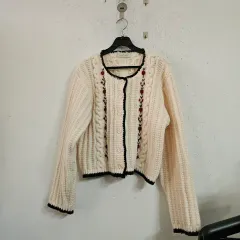 アイボリー ケーブル編み ローズ 刺繍 カーディガン