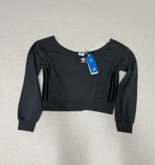 アディダス オフショルダー スウェット