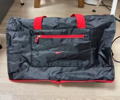 ナイキ パッカブル ダッフルバッグ