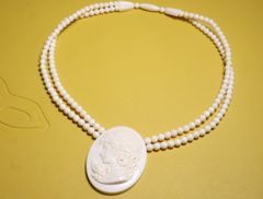 カメオ真珠と925シルバーのメダリオンネックレス - メルカリ